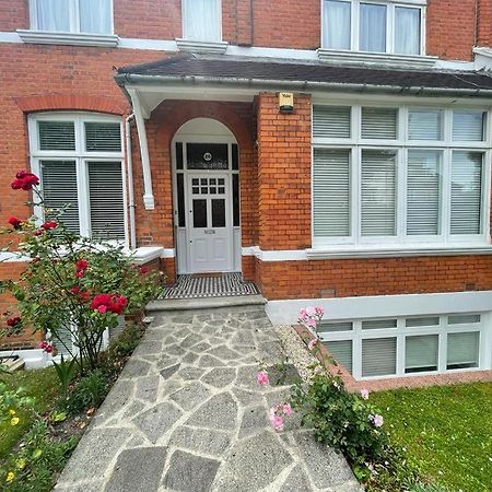 Spacious Holiday Home! Londra Exterior foto