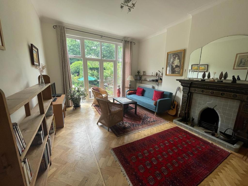 Spacious Holiday Home! Londra Exterior foto